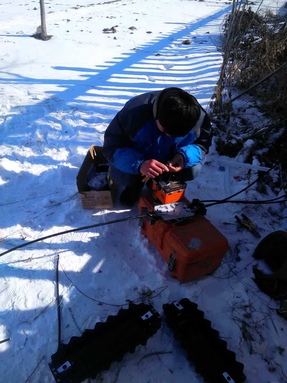 风雪中的通信＂守护者＂